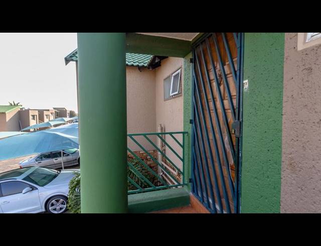 3 BEDROOM TOWNHOUSE FOR SALE IN WINCHESTER HILLS